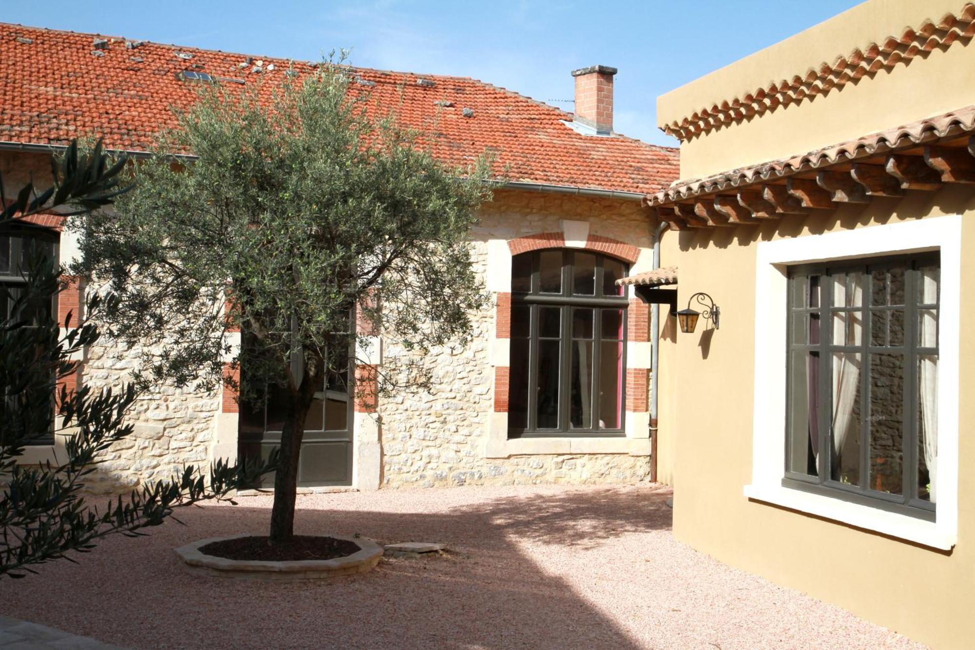 Logis Hotel Le Clos Des Oliviers Bourg-Saint-Andeol Exterior photo