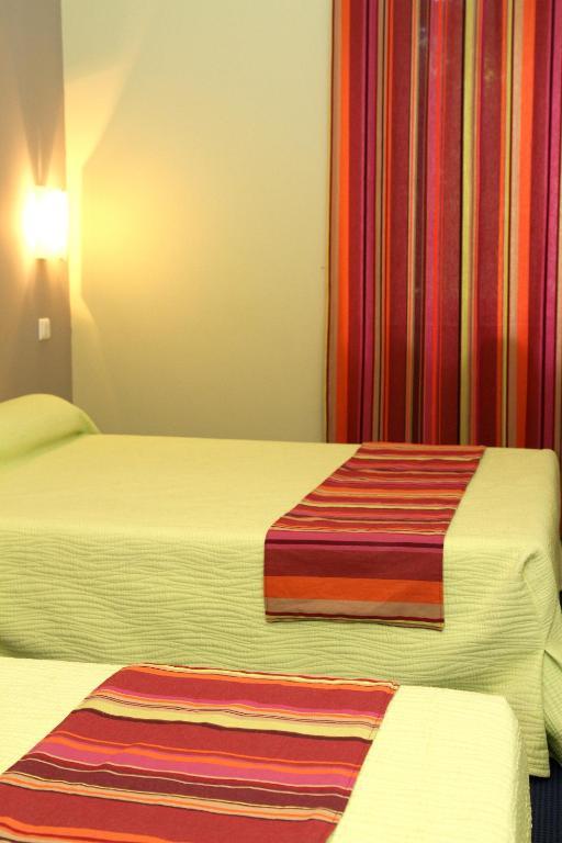 Logis Hotel Le Clos Des Oliviers Bourg-Saint-Andeol Room photo